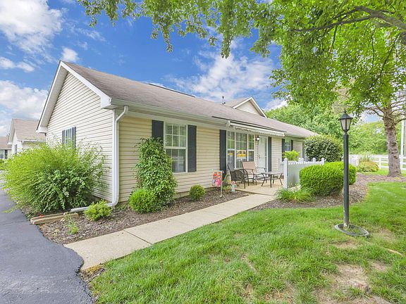 3rd image of 1330 Hillview Cir E