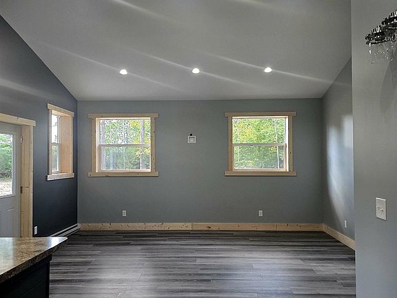 5th image of 542 Ottawa Trl