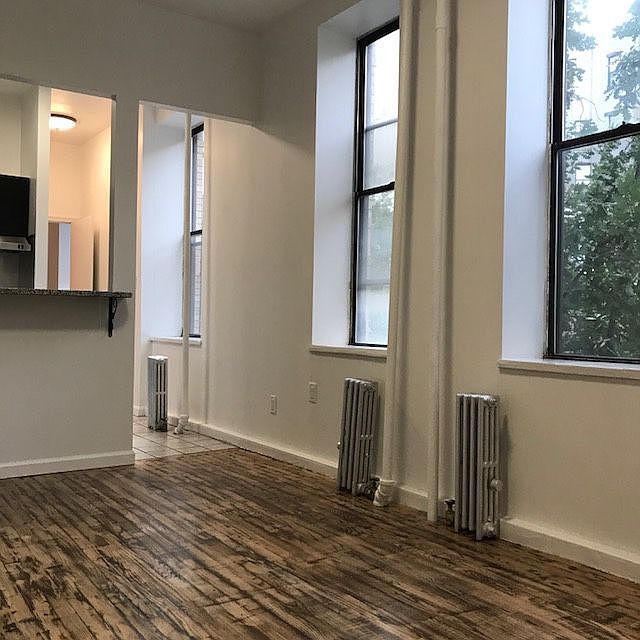 1st image of 90 Stanton St APT 1B