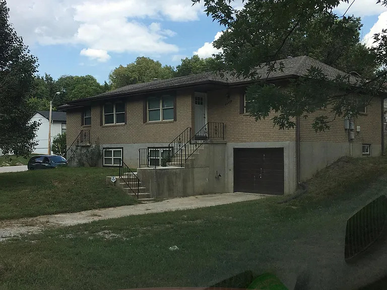 4933 N Oakley Ave — Photo 16