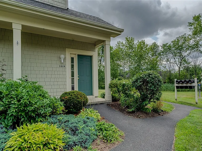 2404 Pipers Ct — Photo 3
