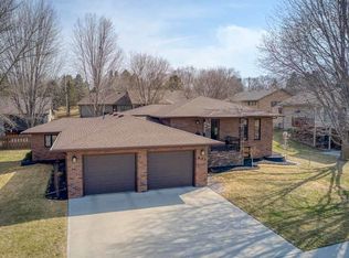 803 Burgess Rd, Yankton, SD 57078