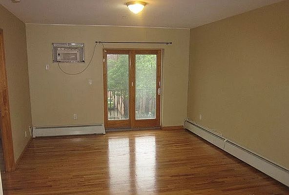 1st image of 3018 23rd St APT 4R