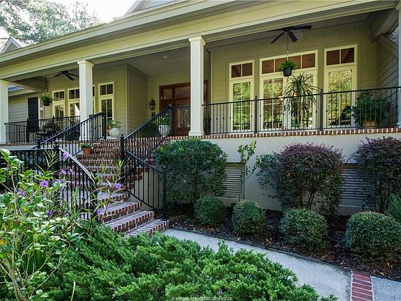 3rd image of 8 Planters Wood Dr