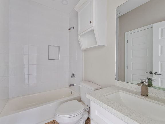 2nd image of 2428 N Valley Cir