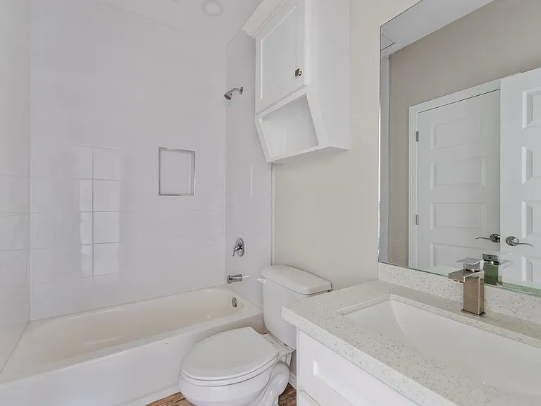 2428 N Valley Cir — Photo 2