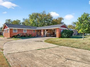 1722 Morningside Dr, Gainesville, TX 76240