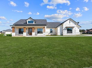 331 Abrego Lake Dr, Floresville, TX 78114