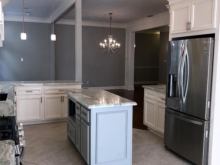 10310 Chevy Chase Dr — Photo 13