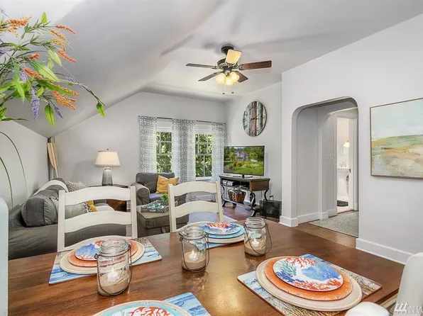 2213 NE Victorian Ln, Bainbridge Island, WA 98110