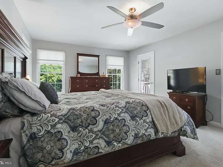 900 Hickory Cir — Photo 16