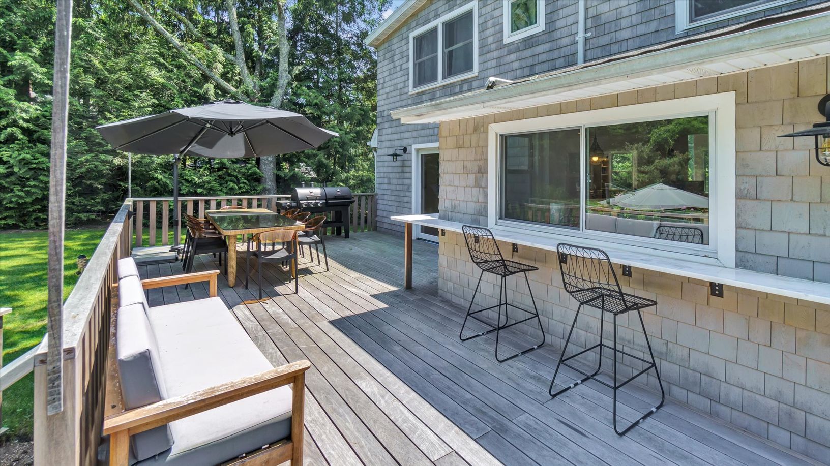  Outdoor Entertaining Area With Table, Chairs, Grill, Umbrella & Pass Through Window! 