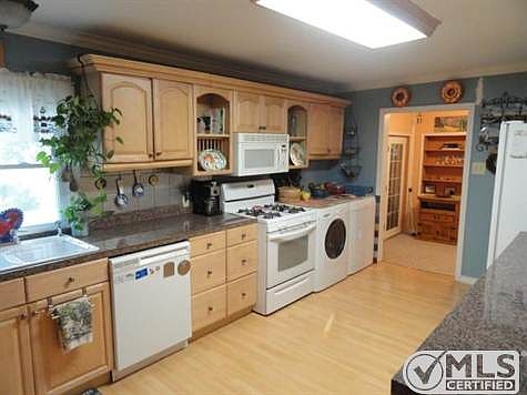 3rd image of 908 Stuckert Dr