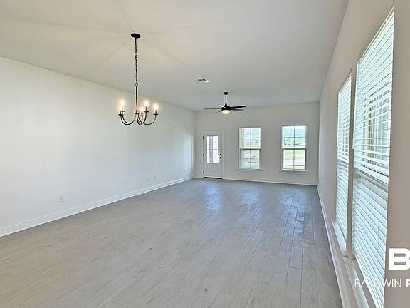 4th image of 17910 Piney Cir