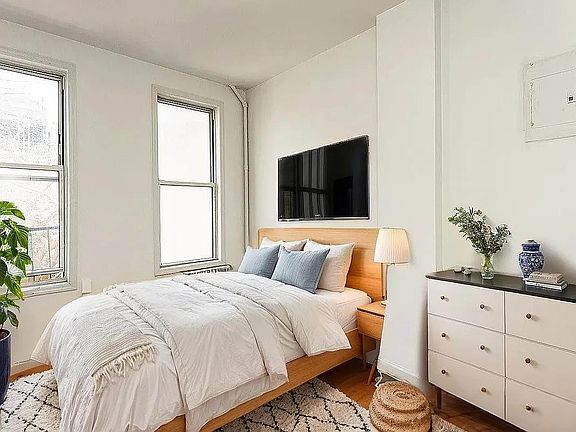 2nd image of 350 Melrose St APT 2L