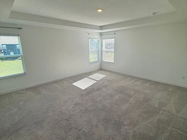 1046 Elmwood Ln — Photo 20
