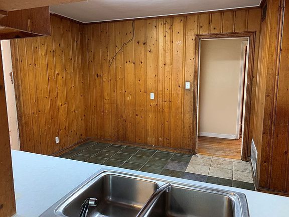 Kitchen and Breakfast Area