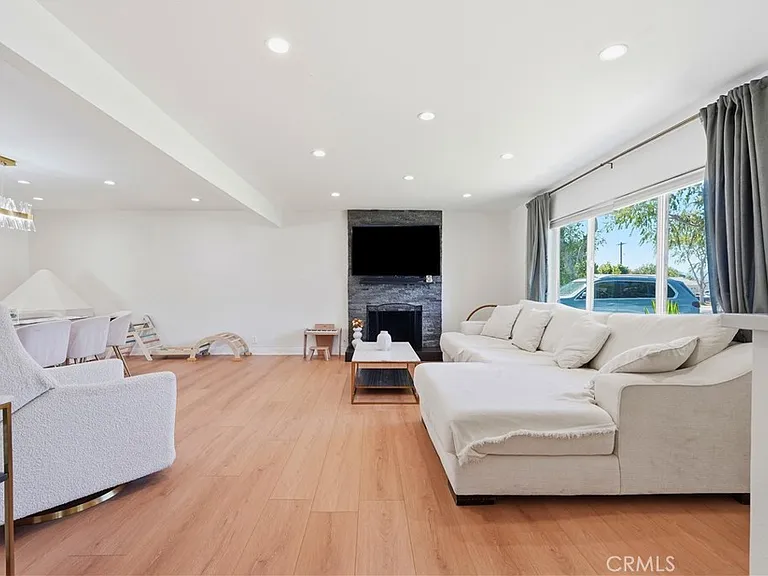 4563 Hempstead St — Photo 4