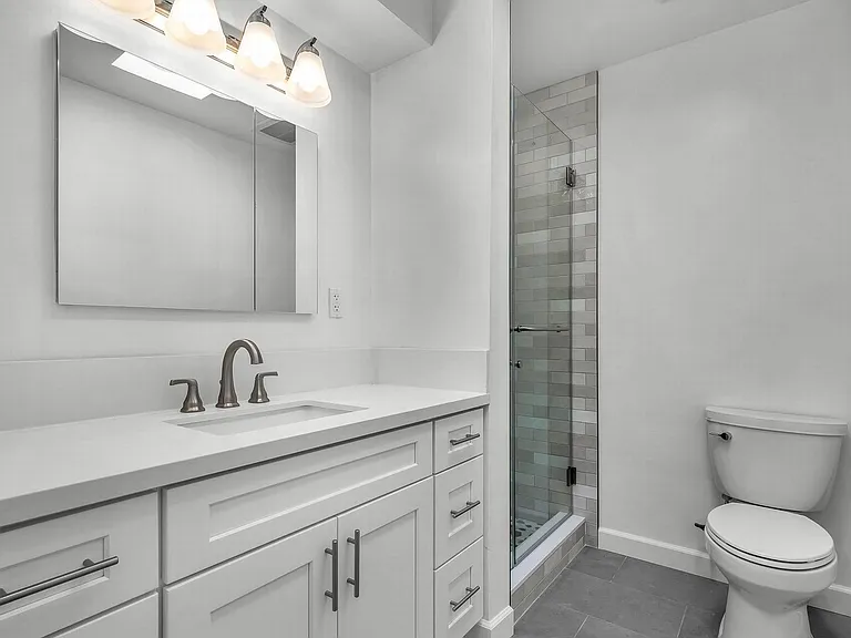 1361 N Laurel Ave #15 — Photo 14