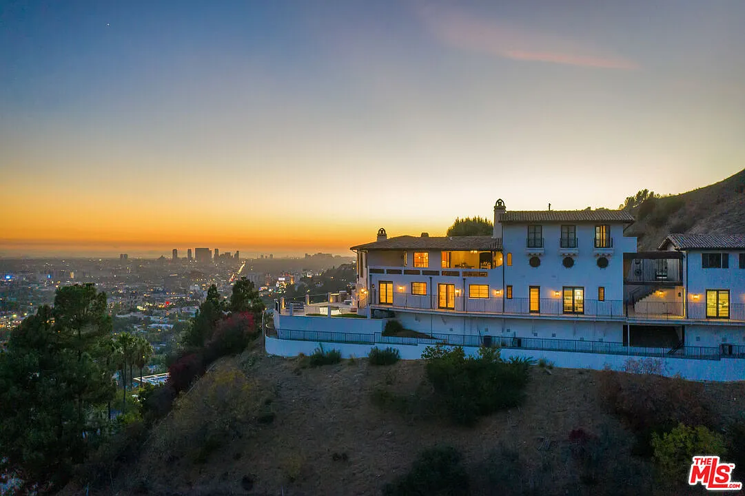 6 bed, 8.0 bath, 6588 sqft, $50,000 — Photo 4