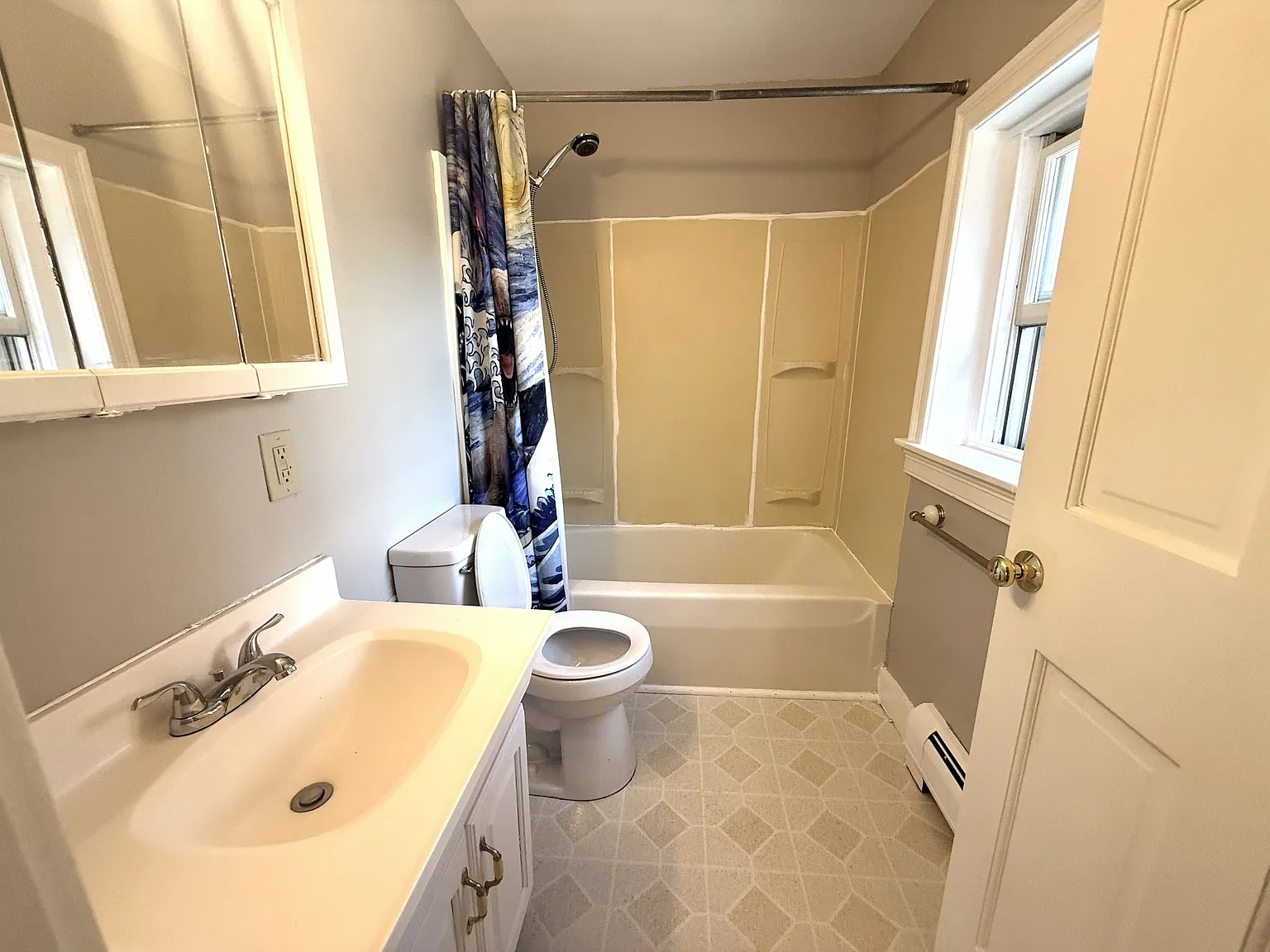 1 bed, 743 sqft, $1,300 — Photo 4