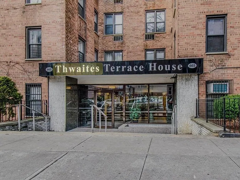 665 Thwaites Pl — Photo 11