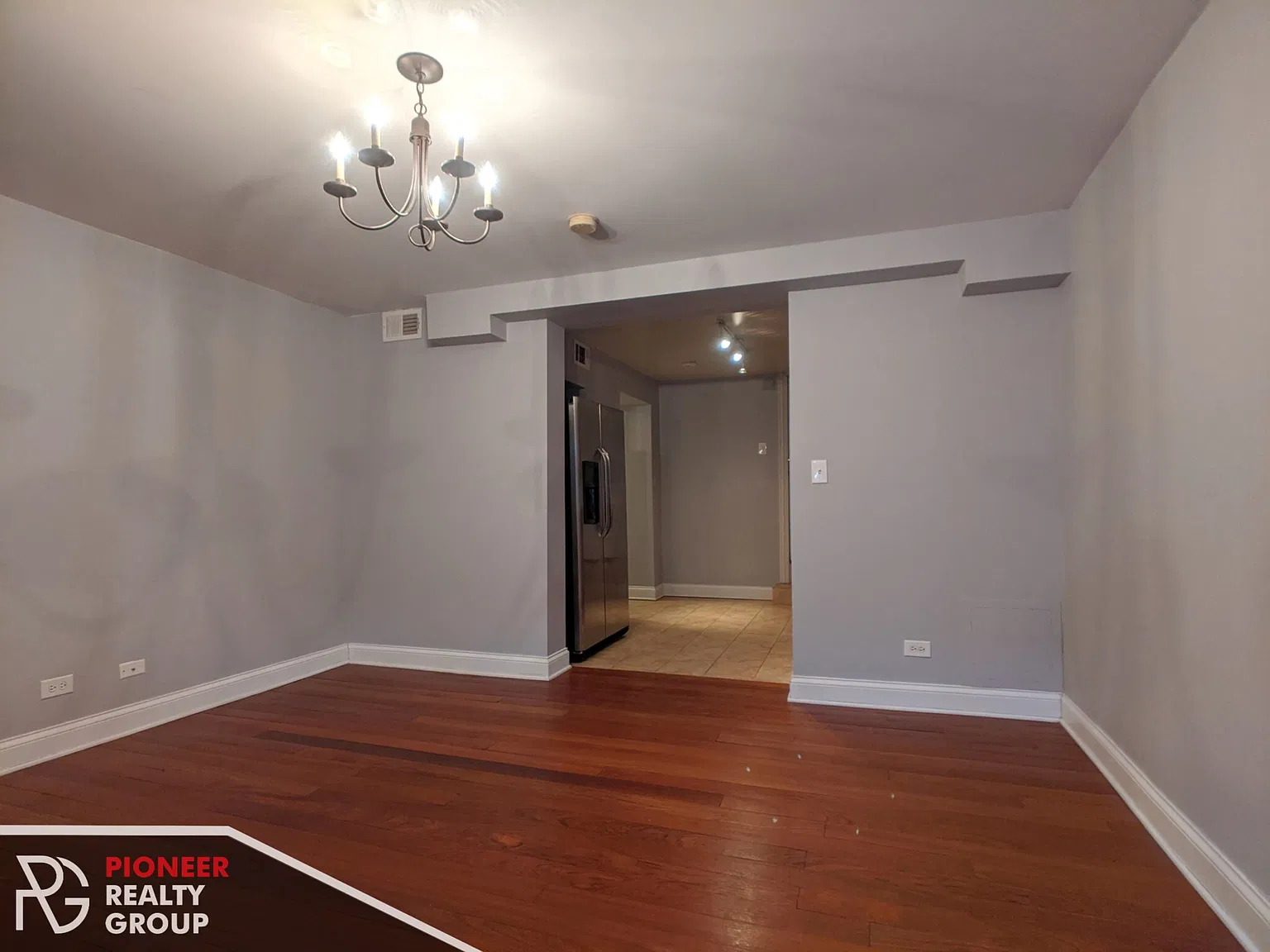 5029 N Harding Ave — Photo 2