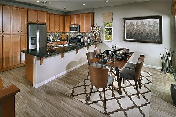 Expansive kitchen peninsula