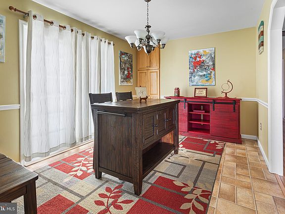 5th image of 39057 Carlton Way