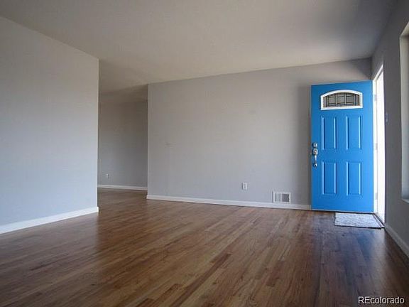 4th image of 2704 S Zurich Ct