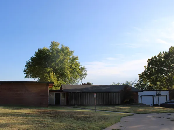 2835 Highland Dr, Woodward, OK 73801