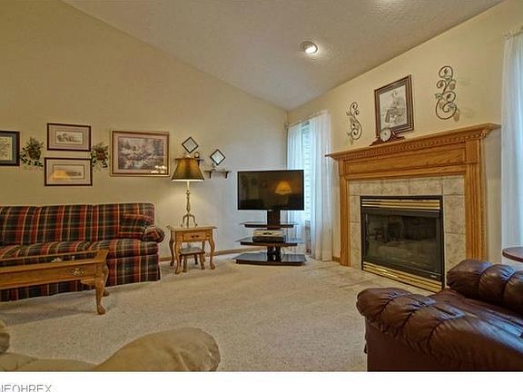 3rd image of 146 Arbordale Ln