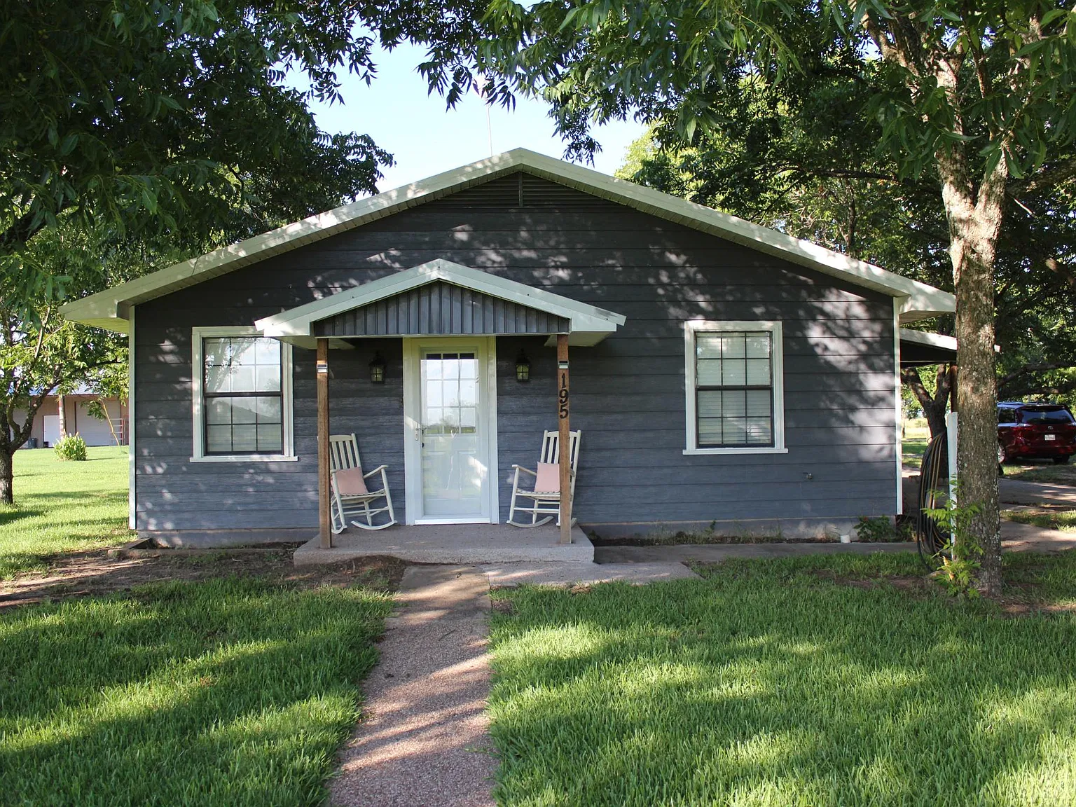 3 bed, 1000 sqft, $1,850 — Photo 1