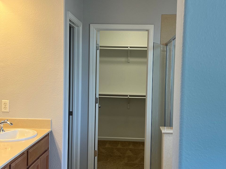 1st image of 400 Toyon Ln