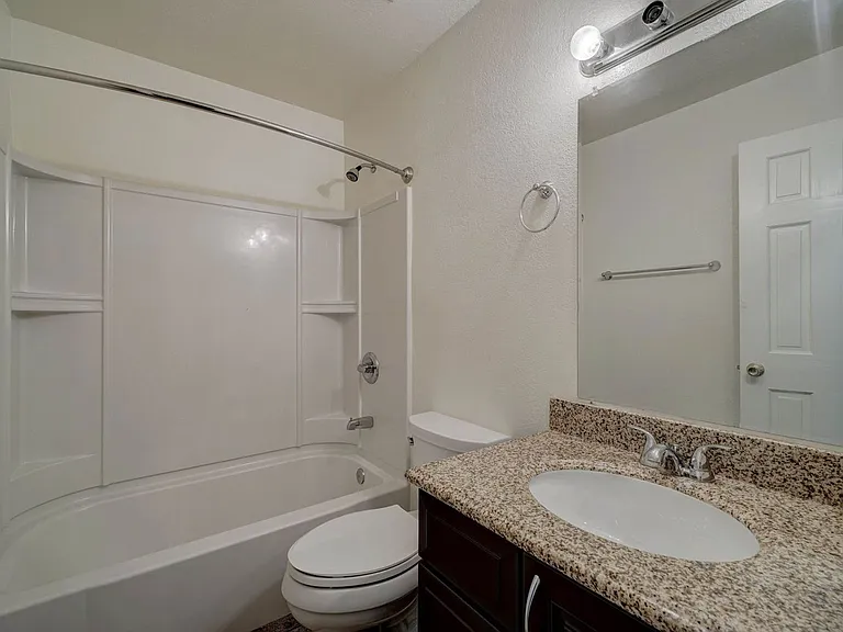 3301 W Loma Ln #4 — Photo 10