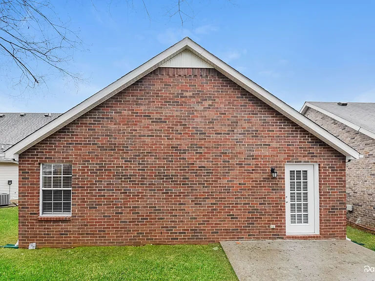 514 Freedom Ct — Photo 15