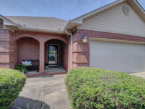 2nd image of 2 Park Ridge Dr