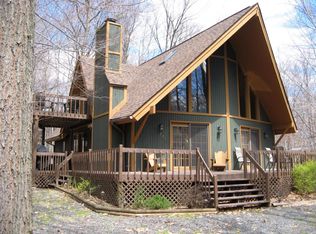 1067 Laurel Hill Rd, Pocono Lake, PA 18347