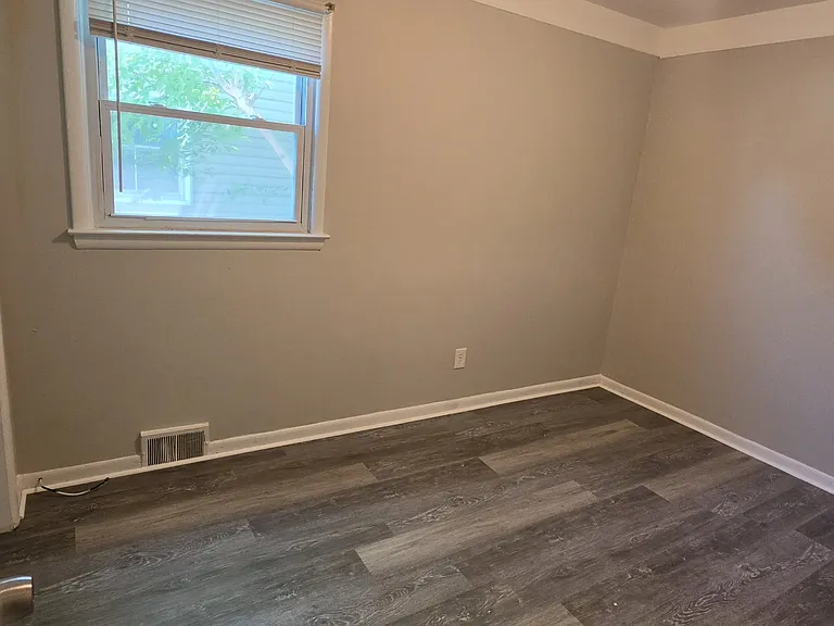 11332 Republic Ave — Photo 5