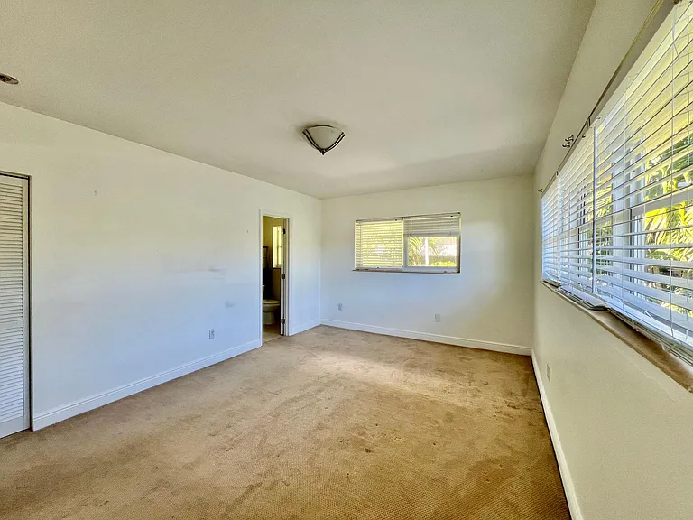1345 NE 105th St #4 — Photo 7