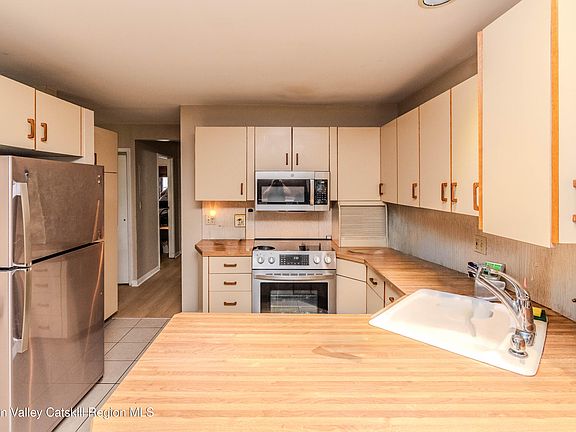 3rd image of 34 Scarborough Lane #A