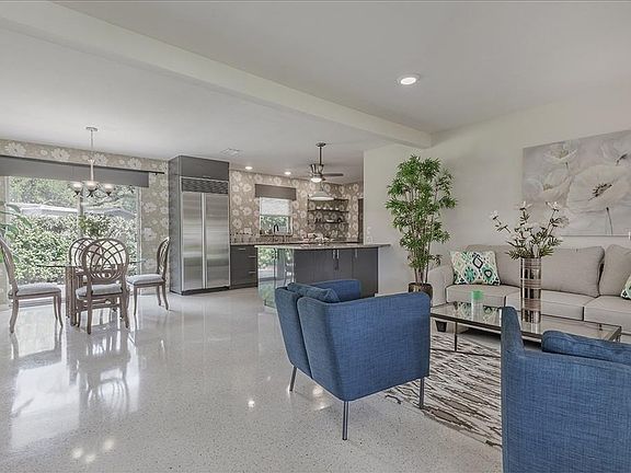 4th image of 927 W Cimmeron Dr