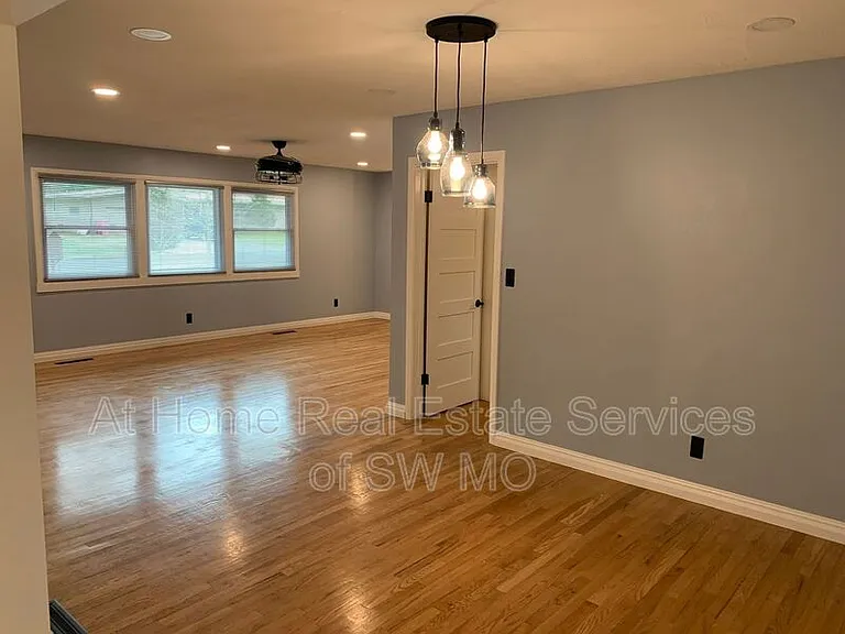 2322 E Langston St — Photo 5