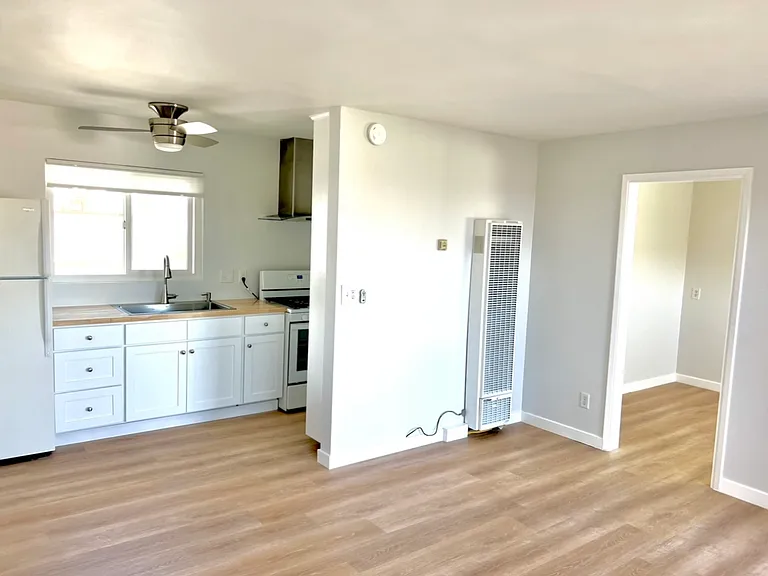 470 N Coast Hwy #J — Photo 6