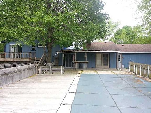 2nd image of 15875 Rosemont Ave