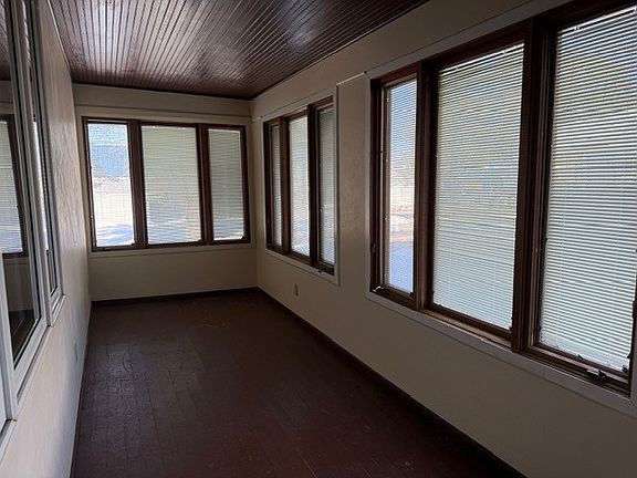 3rd image of 321 Juneau St