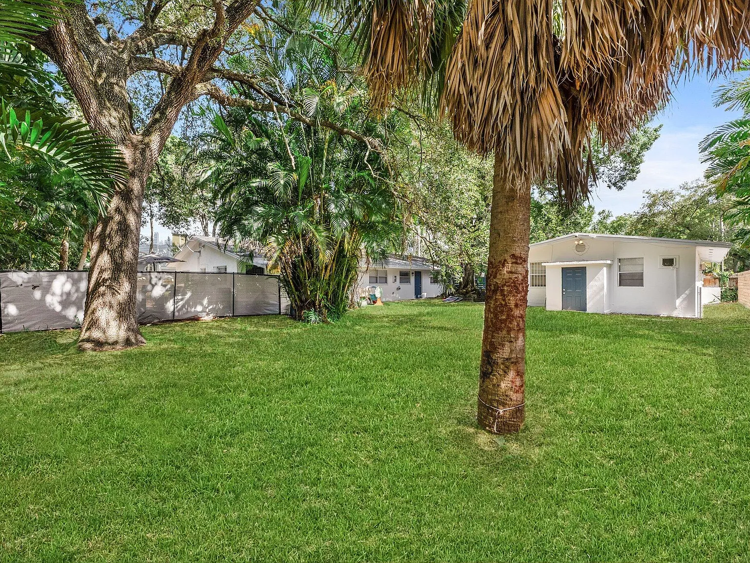 2 bed, 2.0 bath, 896 sqft, $2,500 — Photo 4