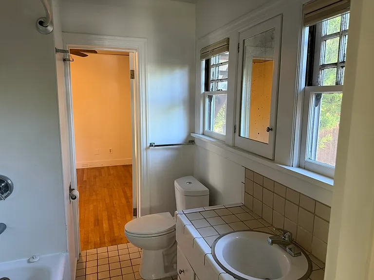 1258 Pine St — Photo 6