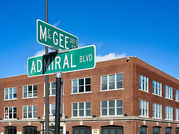 4th image of 220 Admiral Blvd #0