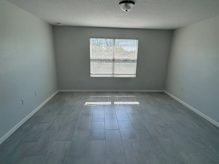 386 Madison Dr — Photo 10